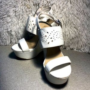 WHITE WEDGES